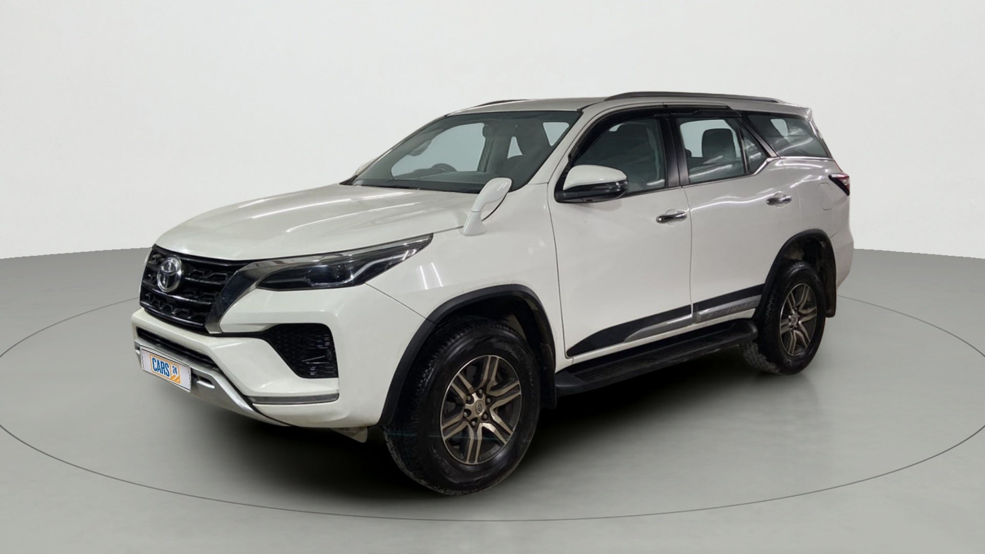 Front three-quarter view of a platinum white pearl Toyota Fortuner