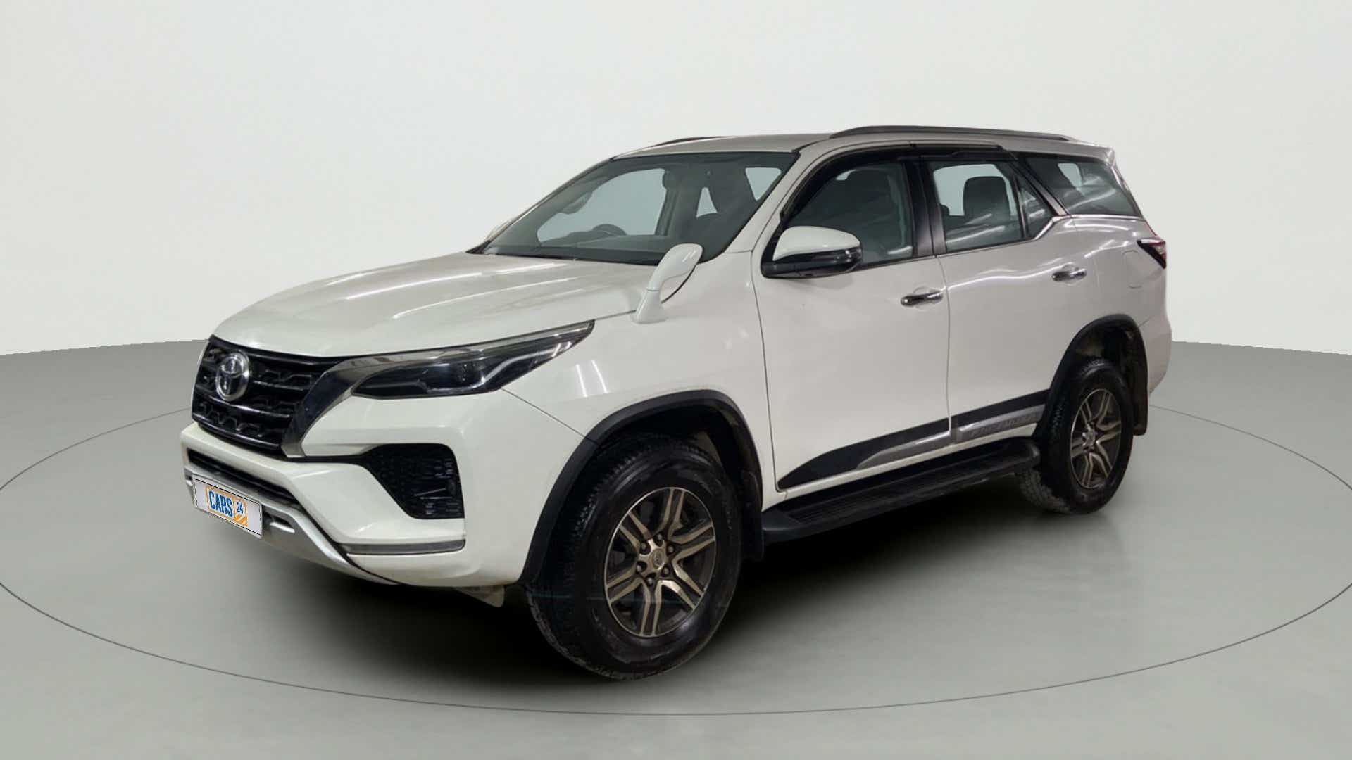 Front three-quarter view of a platinum white pearl Toyota Fortuner