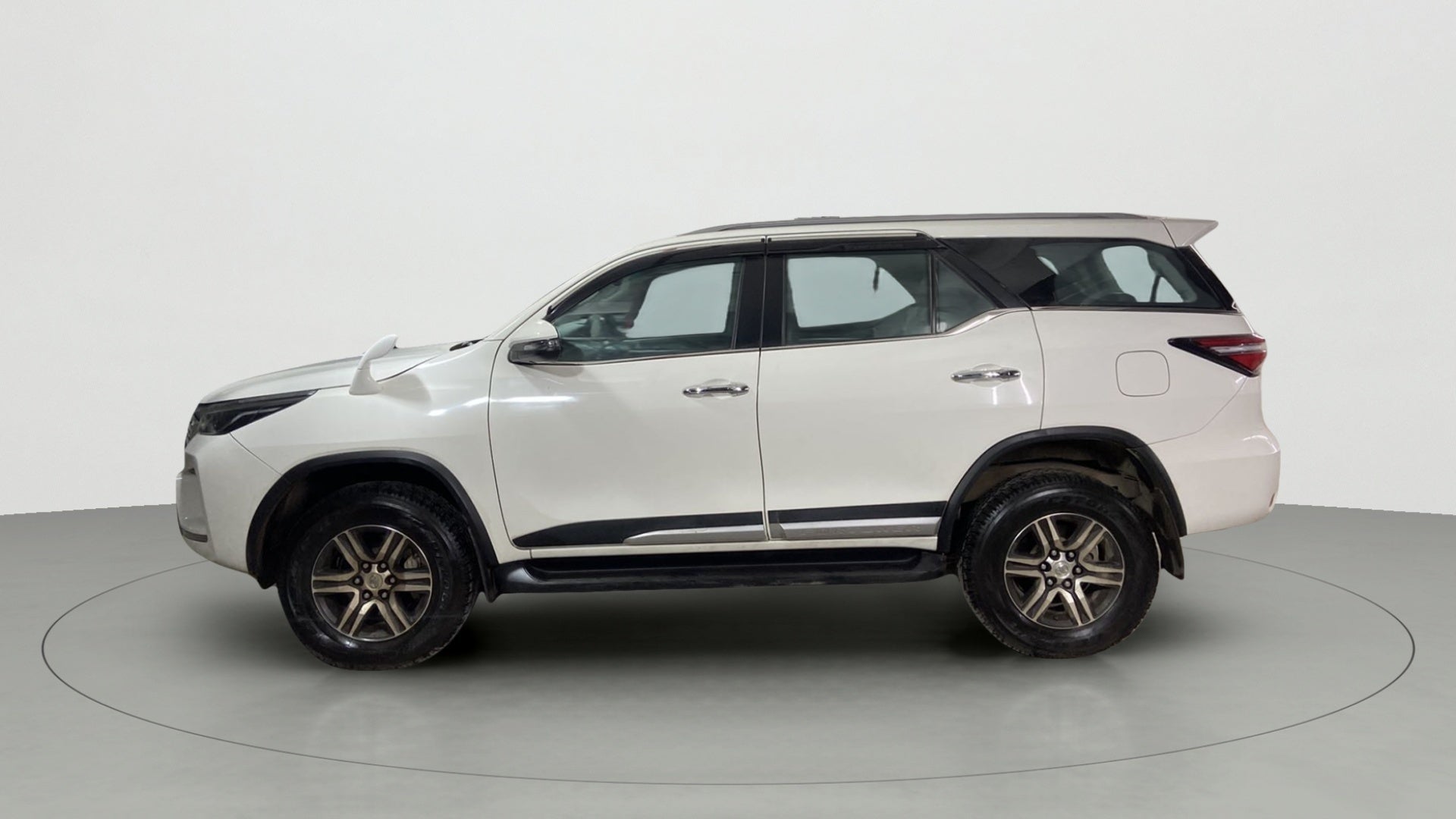 Side view of a Toyota Fortuner