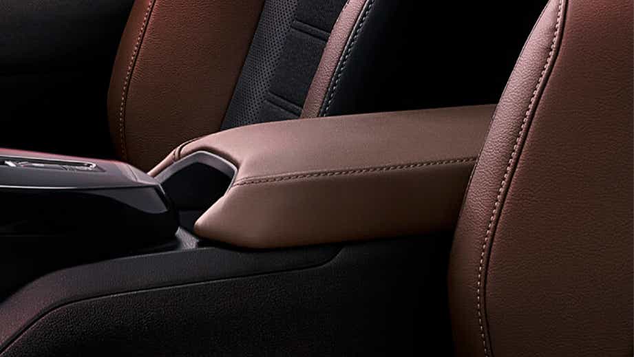 Center armrest of Toyota Urban Cruiser Ebella