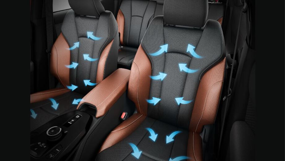 Front seats of Toyota Urban Cruiser Ebella