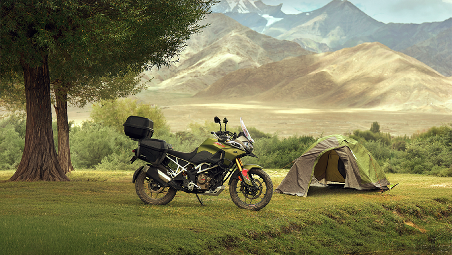 Full-side view of a Viper Green TVS Apache RTX