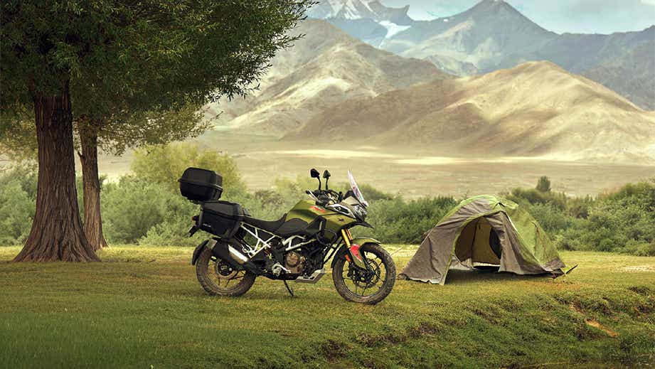 Full-side view of a Viper Green TVS Apache RTX