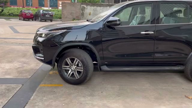 toyota-fortuner-Tyres-image