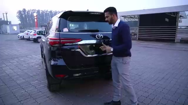 toyota-fortuner-Bootspace-image