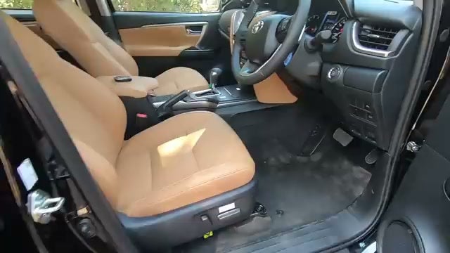 toyota-fortuner-Steering-image