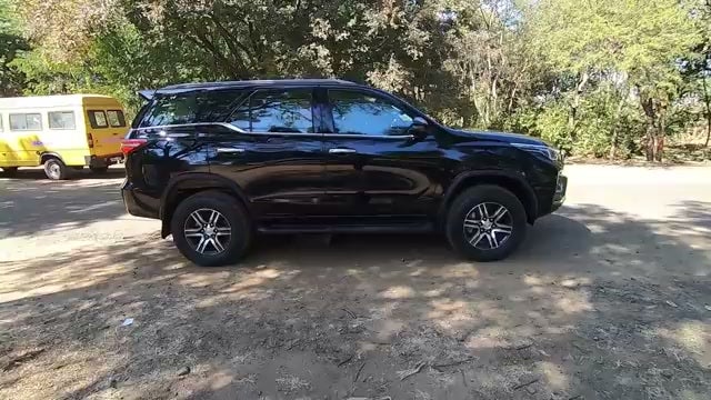 toyota-fortuner-Tyres-image