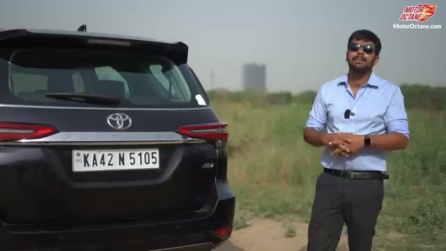 toyota-fortuner-Bootspace-image