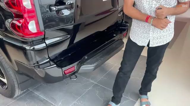 mahindra-scorpio-classic-Bootspace-image