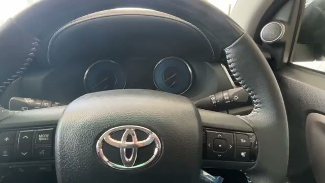 toyota-fortuner-Steering-image