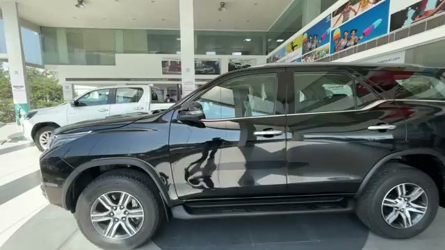 toyota-fortuner-Tyres-image