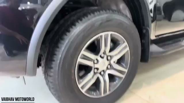 toyota-fortuner-Tyres-image
