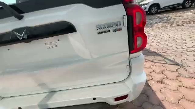 mahindra-scorpio-classic-Bootspace-image