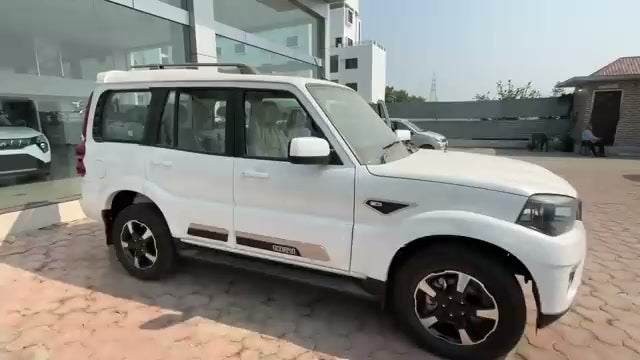 mahindra-scorpio-classic-Tyres-image