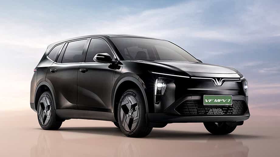 Front three-quarter view of Vinfast VF MPV 7
