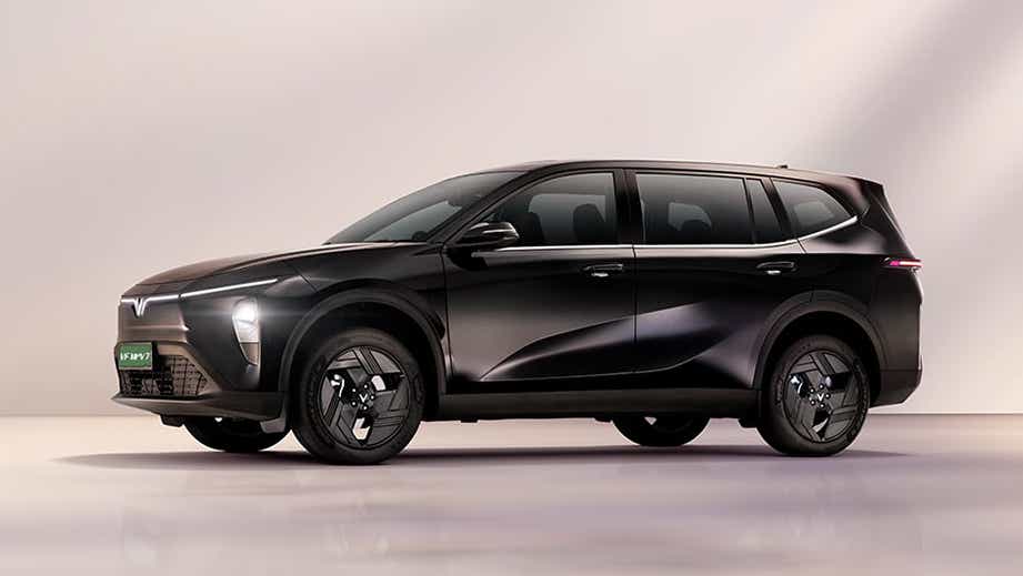 Left diagonal view of Vinfast VF MPV 7