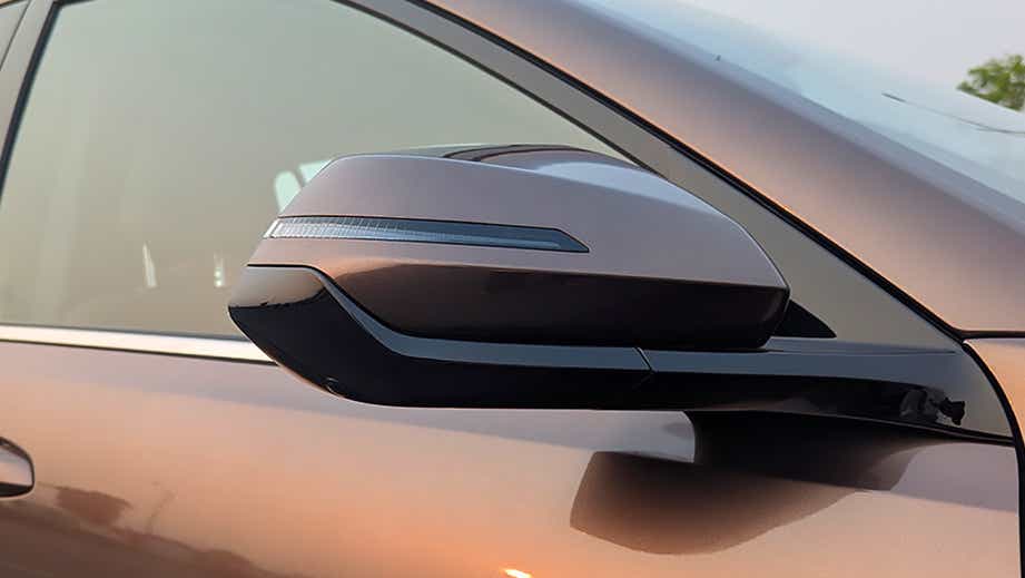 Side mirror close-up of Vinfast VF MPV 7