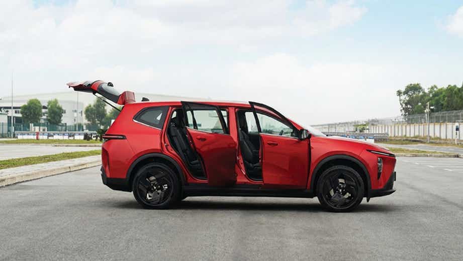 Right side view of Vinfast VF MPV 7