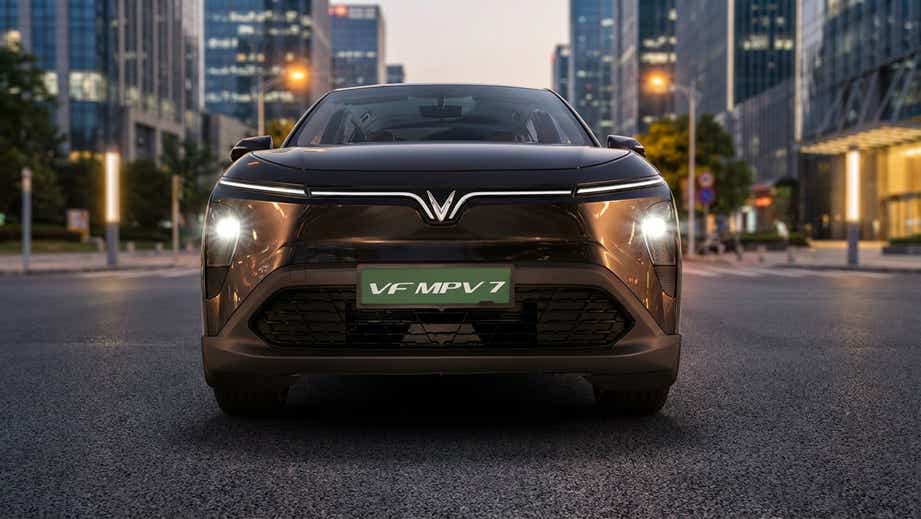Front view of Vinfast VF MPV 7