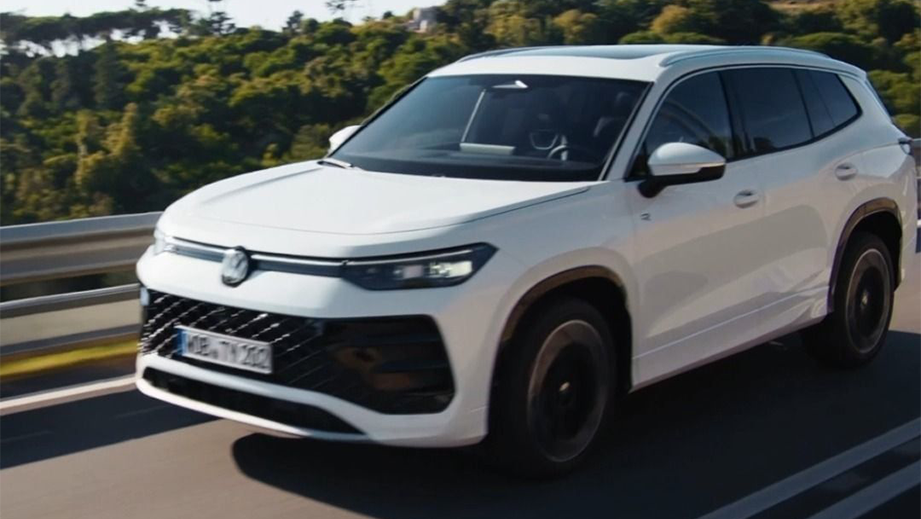 Front three-quarter view of a Volkswagen Tayron