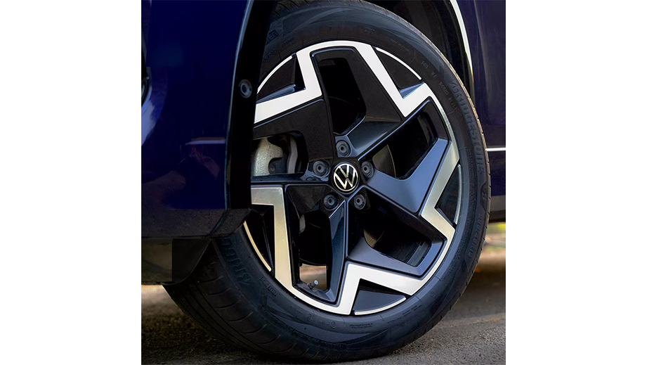 Close-up of a wheel of a Volkswagen Tayron