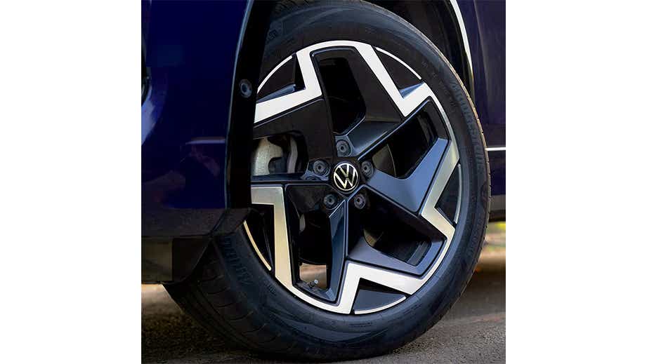 Close-up of a wheel of a Volkswagen Tayron