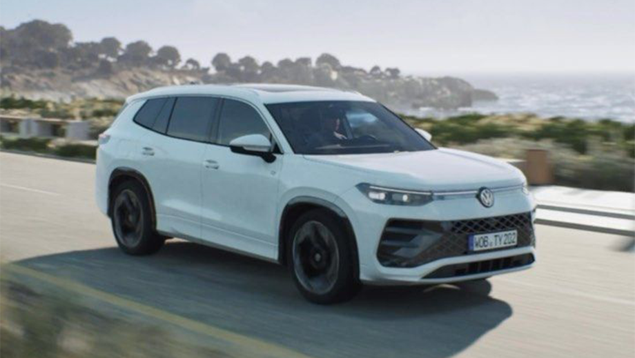 Front three-quarter view of a Volkswagen Tayron