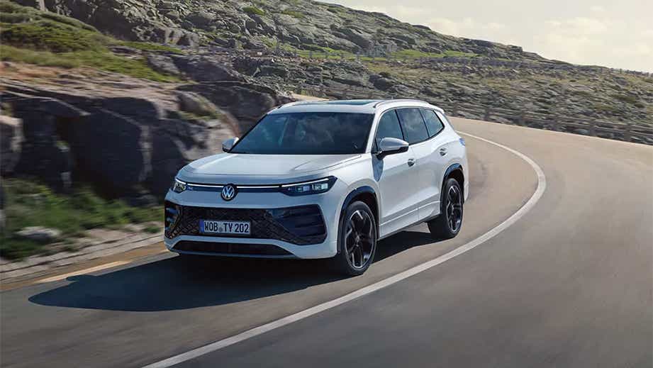 Front three-quarter view of a Volkswagen Tayron