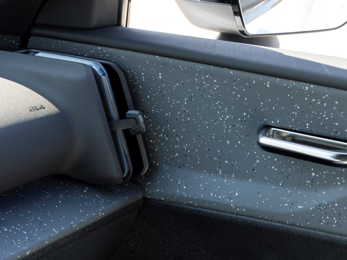 Interior door trim and air vent of a Volvo EX30