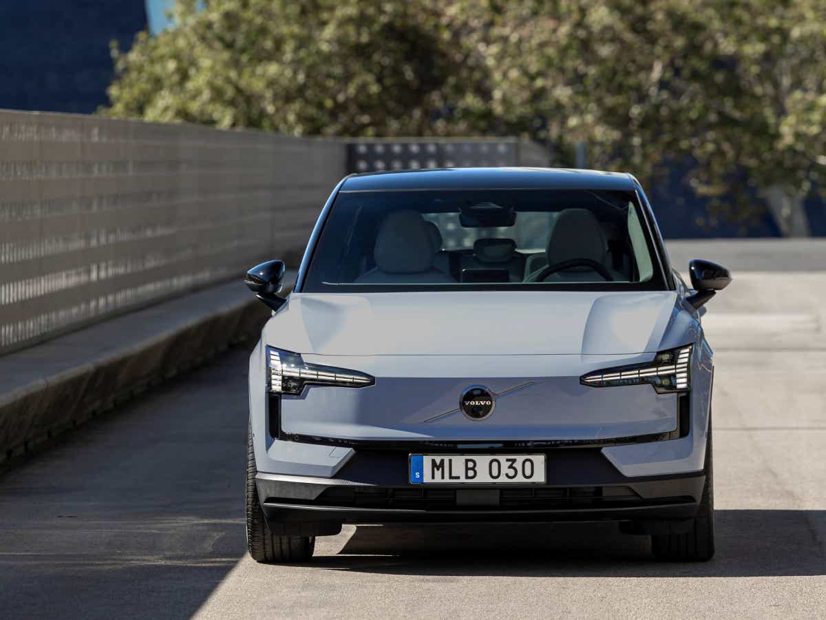 Front view of a crystal white Volvo EX30