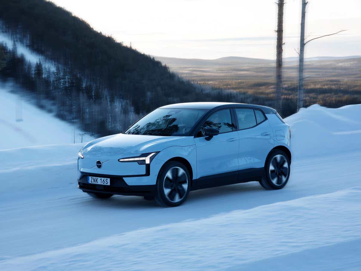 Front three-quarter of a Cold Blue Volvo EX30