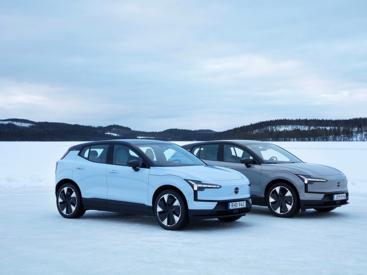 Front three-quarter view of a cold-blue volvo ex30