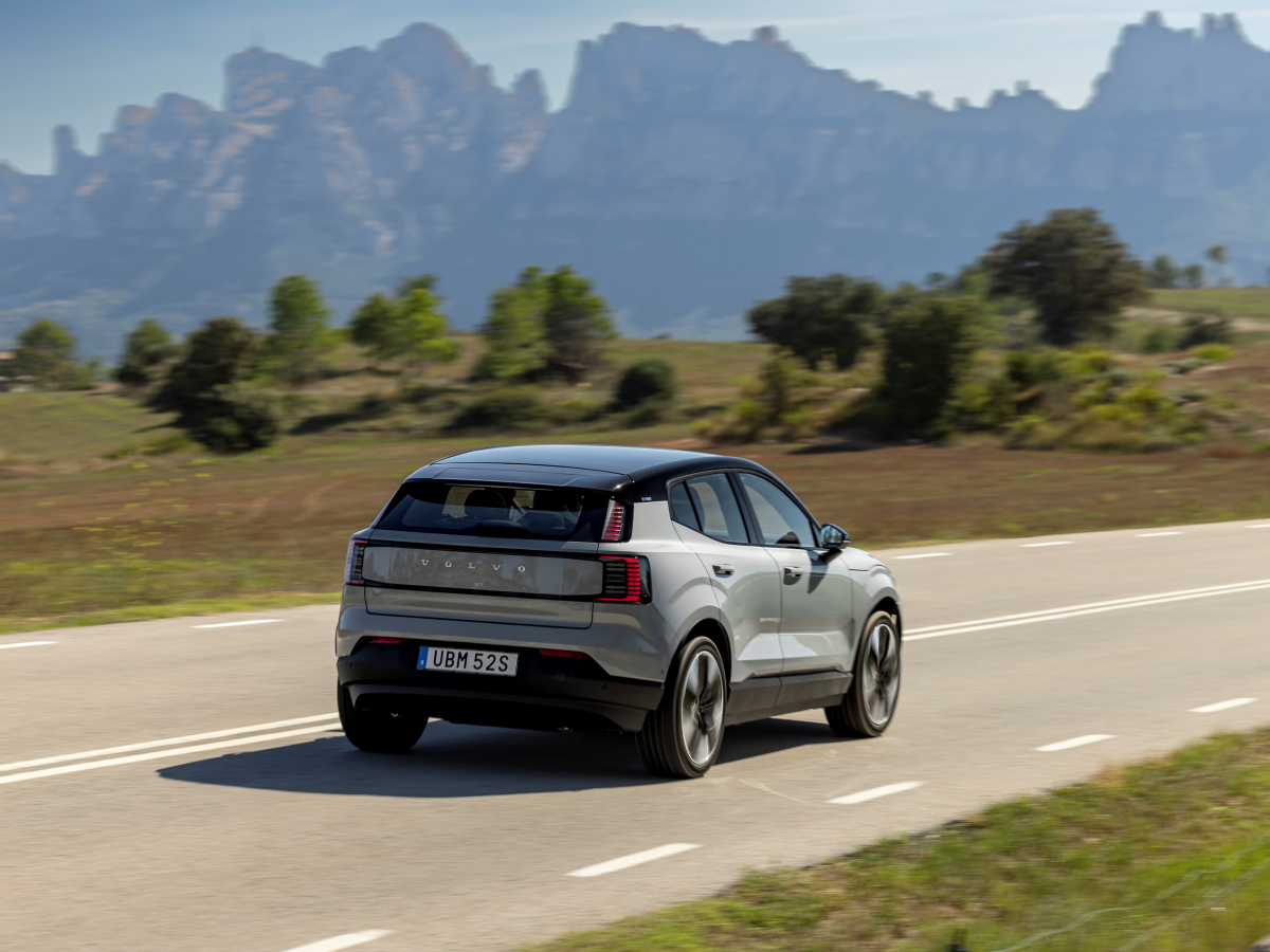 Rear three-quarter view of a vapour grey Volvo EX30