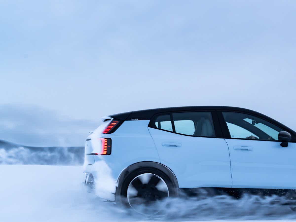 Rear side view of a crystal white Volvo EX30