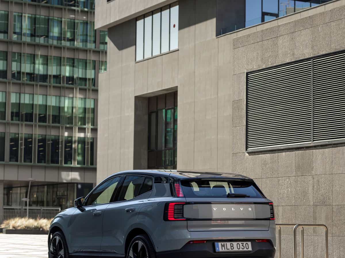 Rear three-quarter view of a vapour-grey Volvo EX30