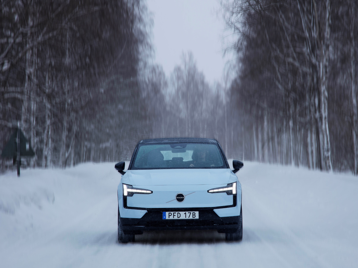 Front view of a crystal white Volvo EX30