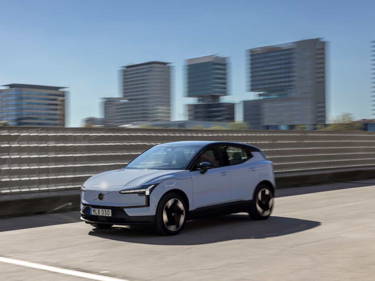 Front three-quarter of a Cold Blue Volvo EX30