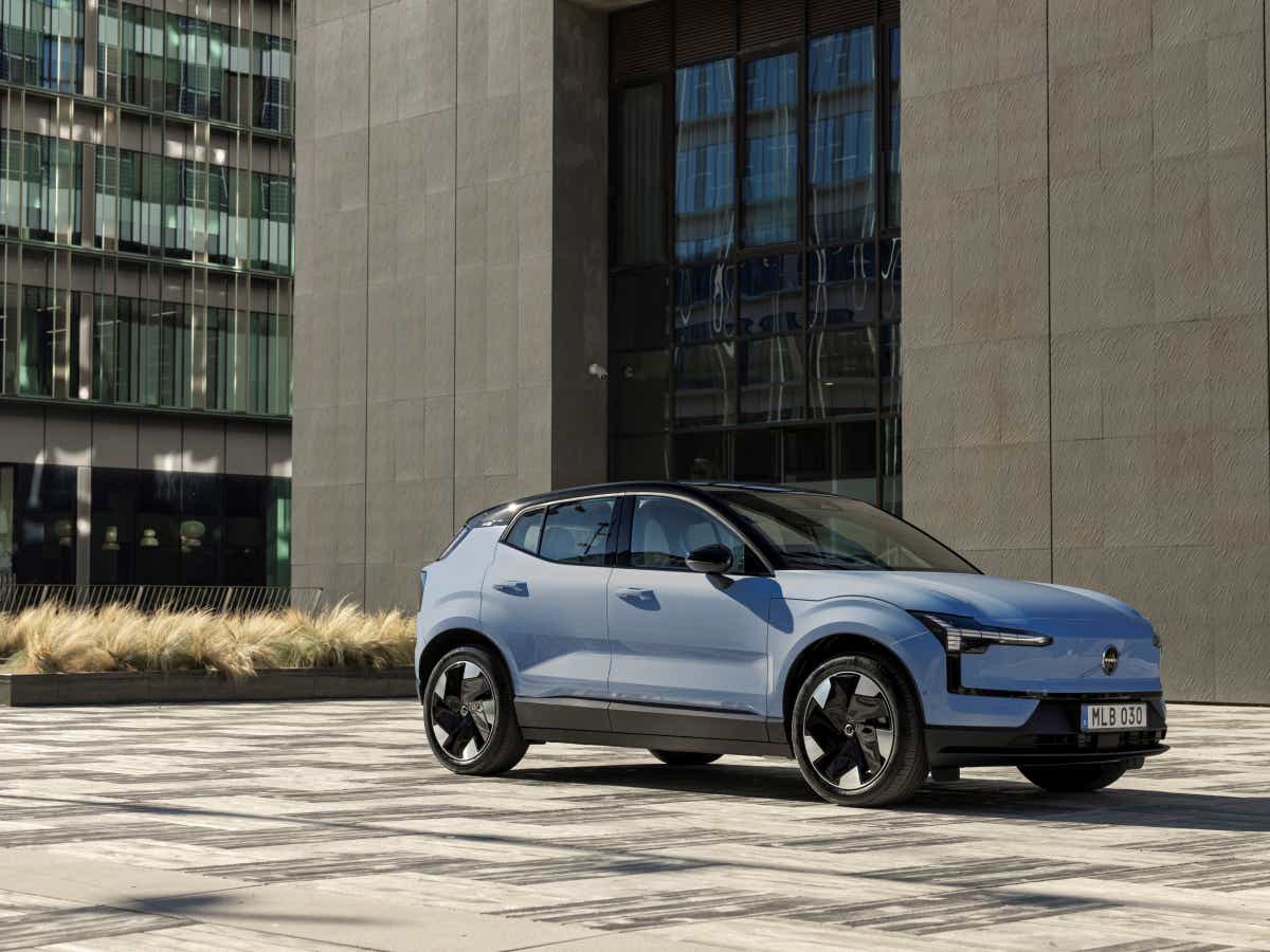 Front three-quarter view of a Cold Blue Volvo EX30