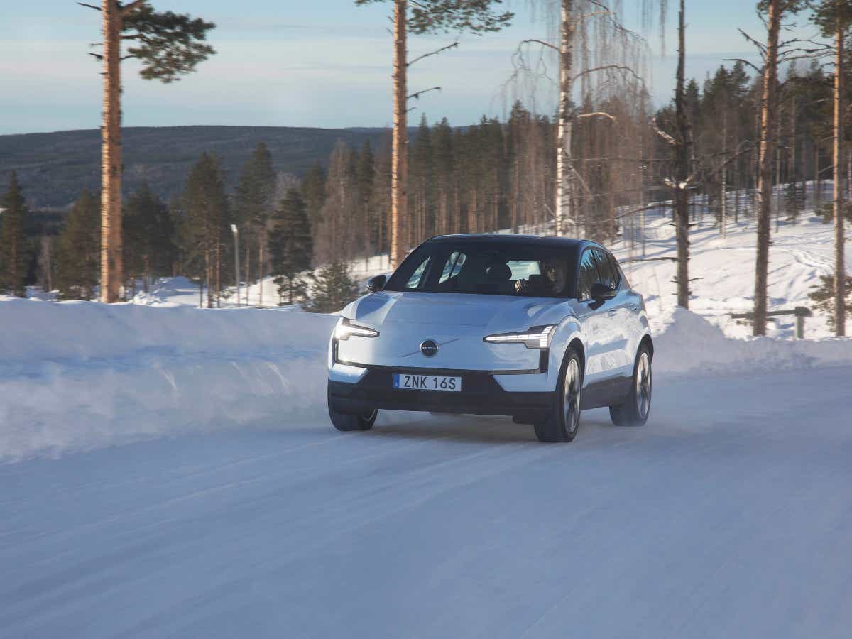 Front view of a crystal white Volvo EX30