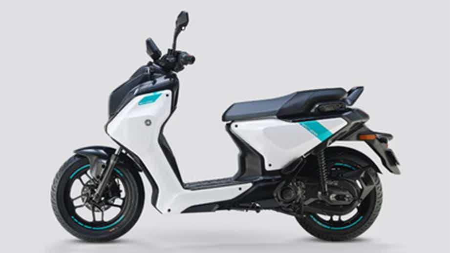 Left side view of Yamaha EC 06