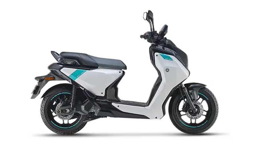 Side view of Yamaha EC 06